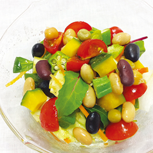 夏野菜と蒸し豆のコロコロサラダ